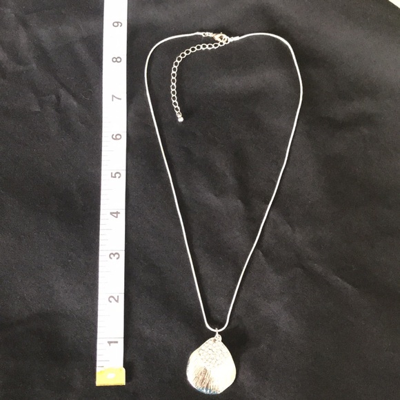 Silver Tone Necklace with Pretty SeaShell Pendants & Clear Crystals, Vintage - Picture 4 of 7